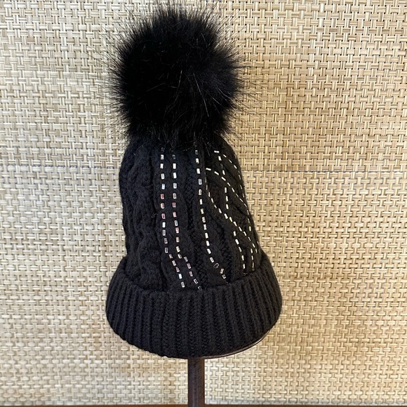 🌟HP🌟NWOT Faux Fur Pom Pom with Faux Gem Trim Hat - Picture 3 of 10
